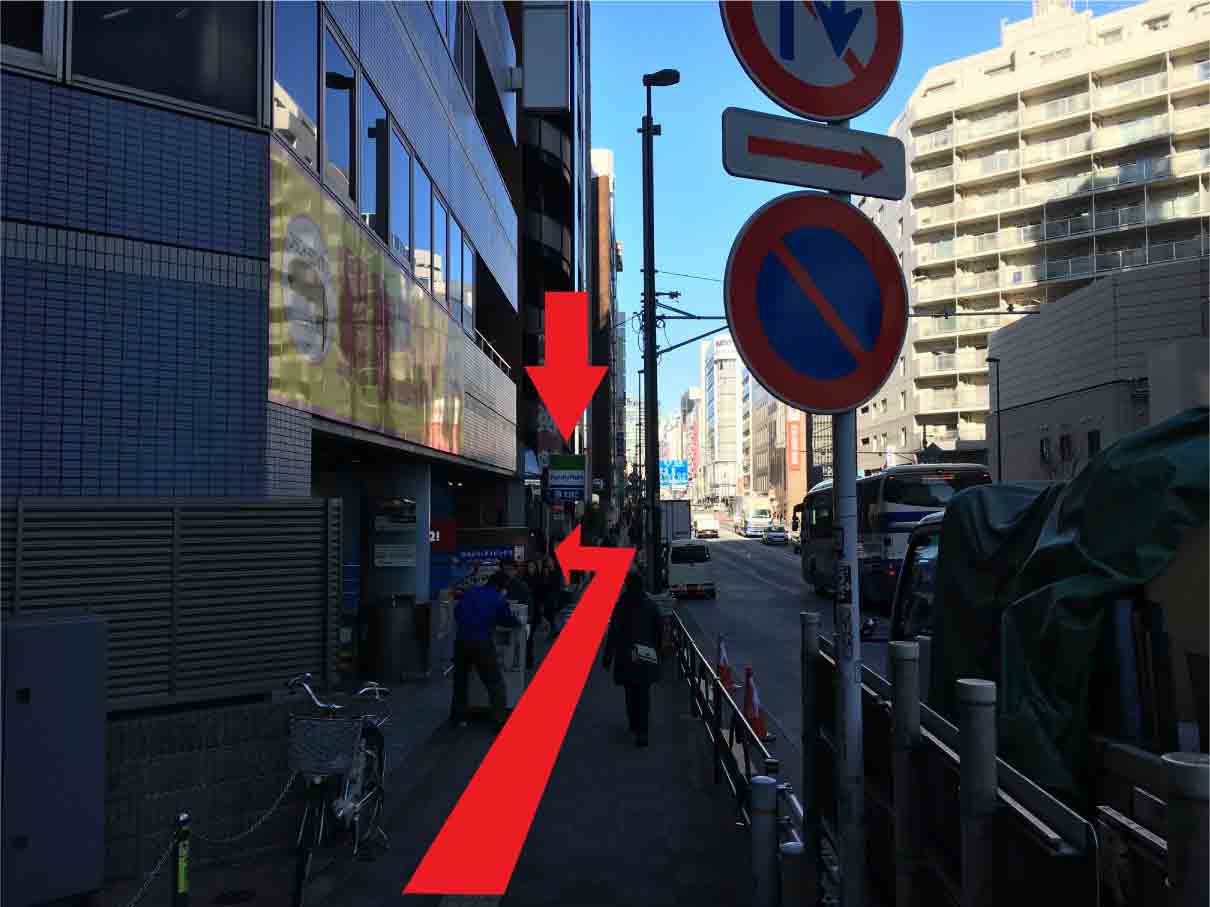 ファミリーマートを目指して進みます